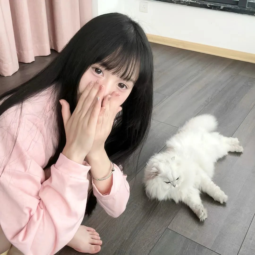公寓里的两个女人